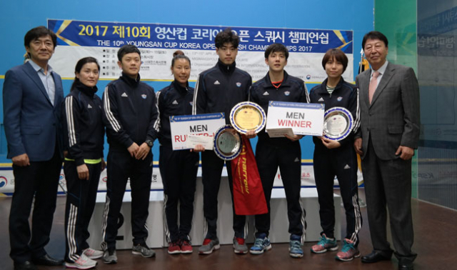 6일 끝난 제10회 코리아오픈 스쿼시 챔피언십 대회에서 대구 스쿼시팀이 남자부 우승과 준우승을 싹쓸이하는 등 두각을 나타냈다. 대구 선수들이 대회 후 기념촬영을 하고 있다. 대구스쿼시연맹 제공