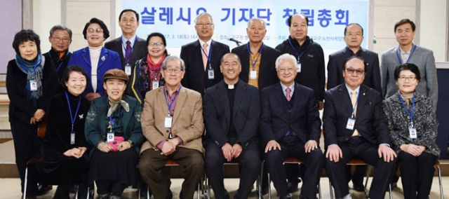 살레시오 기자단(16명): 김헌출 정지순 장영곤 김사훈 윤판자 이규석 이종희 정충양 정영걸 정순진 홍경숙 김선옥 이주엽 이영옥 김형락 마정웅
