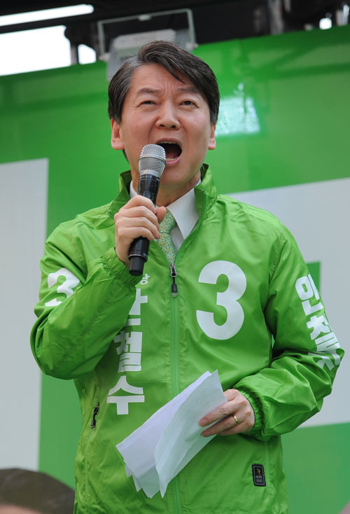 안철수 국민의당 대선 후보가 18일 오후 대구 중구 동성로 유세 현장에서 연설을 하고 있다. 우태욱 기자 woo@msnet.co.kr