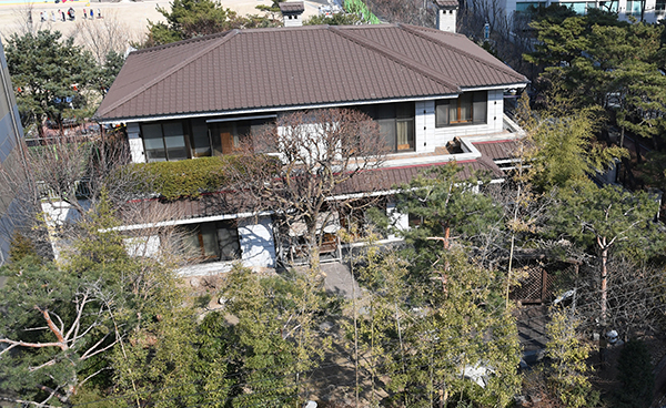 박근혜 전 대통령이 최극 매각한 삼성동 자택. 박 전 대통령은 내곡동으로 거처를 옮긴다.