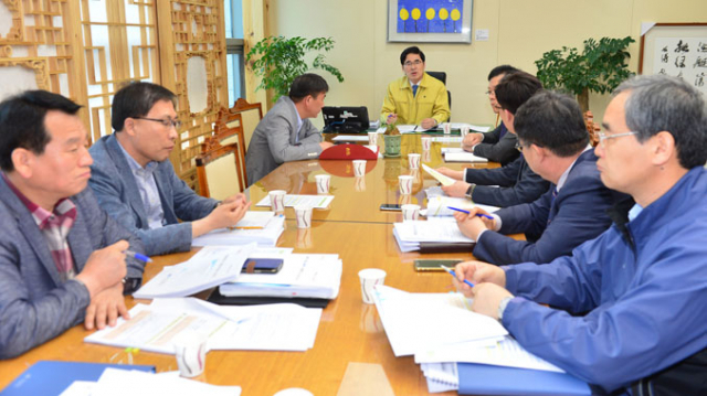 경상북도는 20일 2017년도 기획재정부 주관 지방재정협의회 건의사업에 대한 사전 점검회의를 열고 본격적인 국비 확보에 나섰다. 경북도 제공