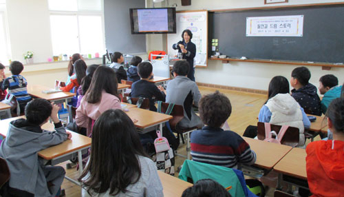 지난 13일 수성구 들안길초등학교 학생들을 대상으로 백현주 직업 스토리텔링 강사가 