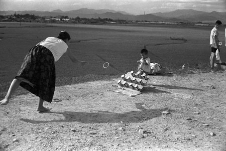 고3 때 개최한 첫 개인전에 출품된 사진. 1960년대 말 수성못이다.