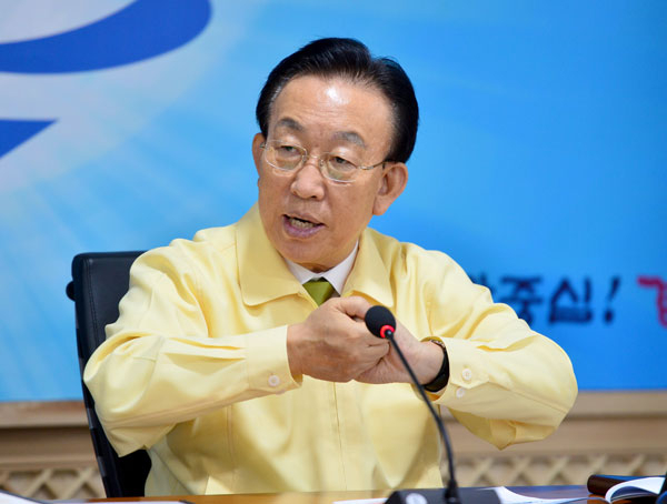 김관용 경상북도지사는 25일 경북도청에서 