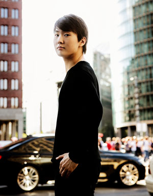 7일(일) 수성아트피아에서 공연하는 피아니스트 조성진.