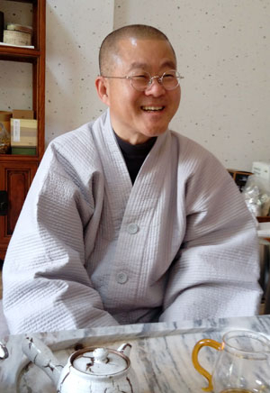 용연사 주지 능도 스님은 조계종 총무원 기획실장, 동화사 말사인 운흥사 주지 등을 두루 맡으면서 부처님의 참된 기르침을 사부대중에게 전하고 있다.