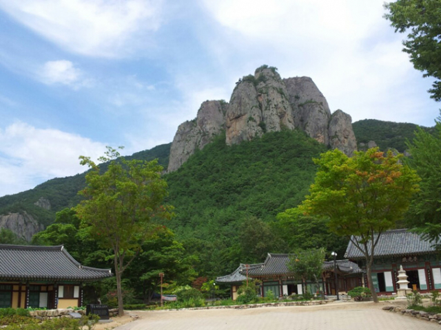 최근 세계지질공원으로 지정된 청송 주왕산 기암.