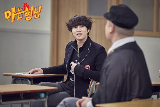 김희철 투표 / 사진출처 - 아는형님 캡쳐