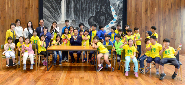 김관용 경상북도지사는 12일 
