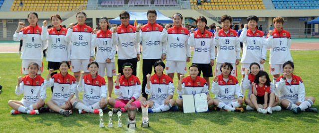 남구사도닉스는 지난 4월 29일 열린 여성가족부장관기 축구대회에서 창단 첫 우승을 차지했다. 내년 시즌부터는 자동 승격돼 1부 리그에서 경기를 치를 예정이다. 남구사도닉스 제공
