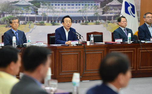 경상북도는 17일 경북도청에서 새 정부 출범에 따른 대응 전략 모색을 위한 대토론회를 가졌다. 경북도 제공