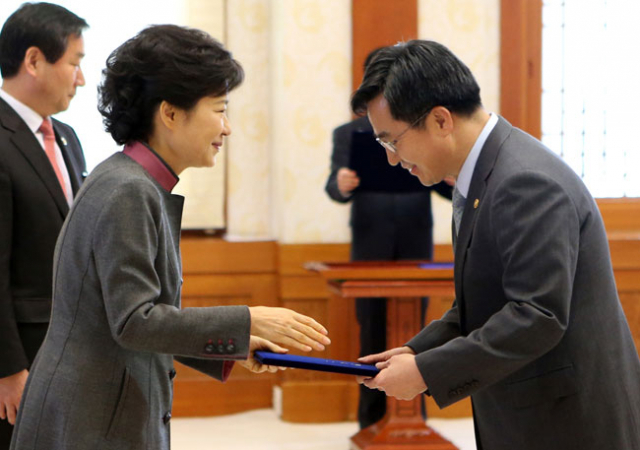 문재인정부 제1기 경제팀을 이끌 부총리 겸 기획재정부 장관 후보자인 김동연 아주대 총장은 