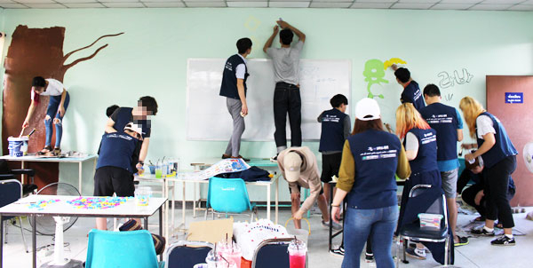 학교 밖 청소년들이 지난해 태국 치앙마이 현지기관을 방문, \