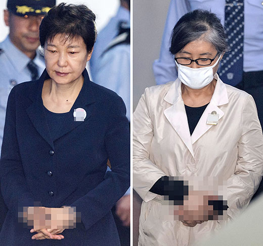 삼성 등 대기업에서 총 592억원의 뇌물을 받거나 요구·약속한 혐의 등으로 구속기소 된 박근혜 전 대통령(왼쪽)과 