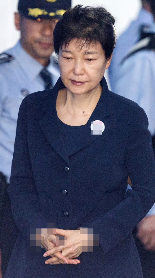 삼성 등 대기업에서 총 592억원의 뇌물을 받거나 요구