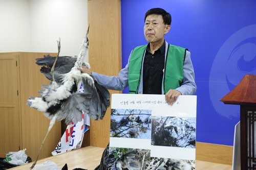 낙동강사랑환경보존회와 영풍석포제련소 봉화군대책위원회 등 환경단체는 25일 경북도청 브리핑룸에서 기자회견을 열고 