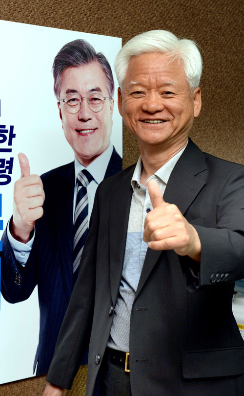 참여정부 시절 대통령비서실 시민사회수석과 정무특별보좌관을 지냈던 