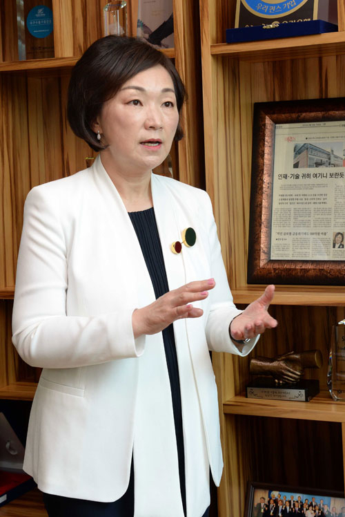 한무경 회장은 여성 기업의 성장을 가로막는 