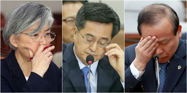 7일 국회에서 열린 강경화(왼쪽부터) 외교부 장관 후보자, 김동연 부총리 겸 기획재정부 장관 후보자, 김이수 헌법재판소장 후보자에 대한 인사청문회에서 여야 위원들의 질문에 각 후보들이 힘든 표정을 짓고 있다. 연합뉴스