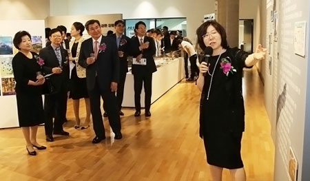 대구은행 창립 50주년을 기념하는 전시회.