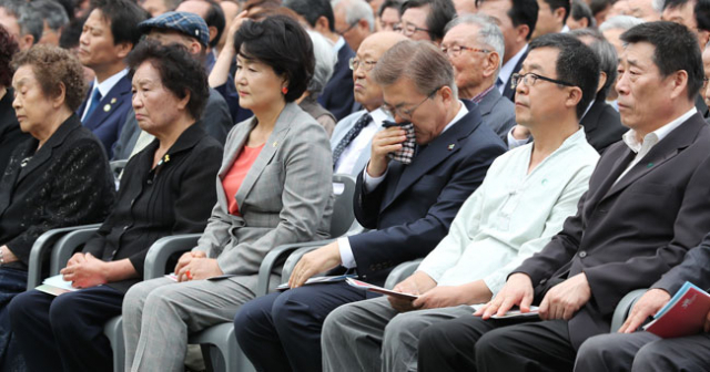 문재인 대통령이 10일 오전 서울광장에서 열린 제30주년 6