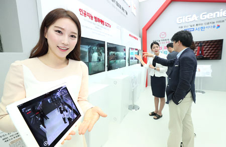 지난달 대구에서 처음으로 기가지니 인공지능 아파트 시스템을 선보인 범어네거리 서한이다음 모델하우스. KT 제공