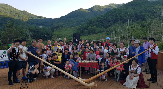 지난달 27일 국립산림치유원에서 요들클럽이 