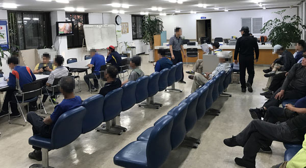 12일 이른 아침, 대구 서구 \\