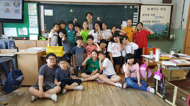 매일신문 정운철 기자(사진부 차장)는 15일 대구 서재초등학교를 방문해 5학년 학생들을 대상으로 진로탐색 특강을 가졌다. 서재초등학교 제공