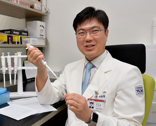 이준엽 교수는 ▷부산과학고(현 한국과학영재학교) ▷영남대 의과대 및 의과대 대학원 ▷한국과학기술원 (KAIST) 의과학대학원 혈관생물학 및 줄기세포 연구실 연구원 ▷서울아산병원 안과 망막분과 임상강사 ▷아산의생명연구소 뇌신경연구단 연구원 ▷영남대의과대 안과학교실 조교수