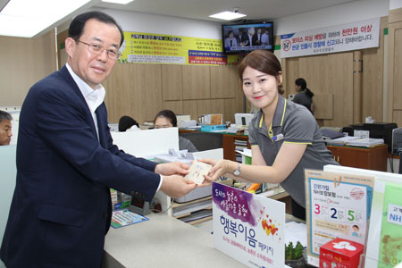 대구농협 서상출 본부장은 21일 고산농협을 방문해 도농 상생과 농가 소득 증대를 지원하는 