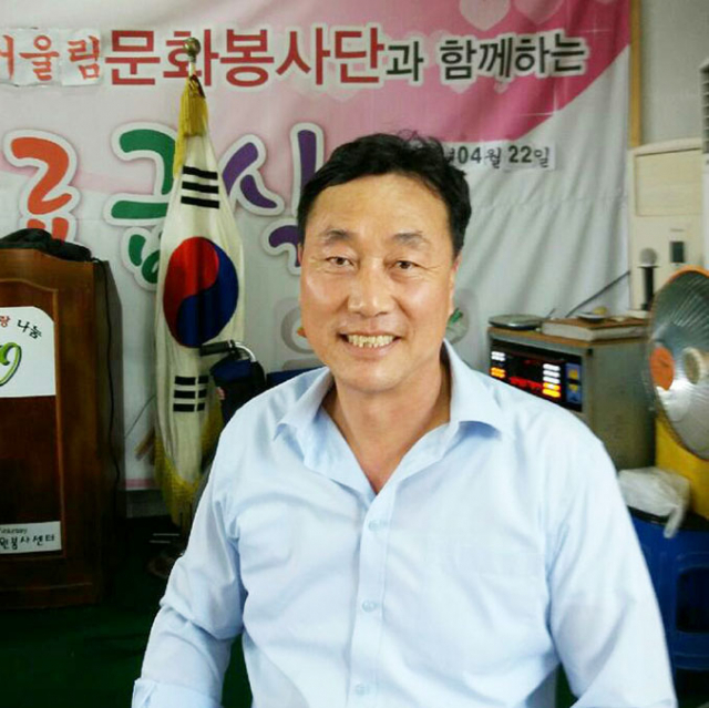 홍종열 단장은 12년째 무료급식 봉사를 하고 있다.