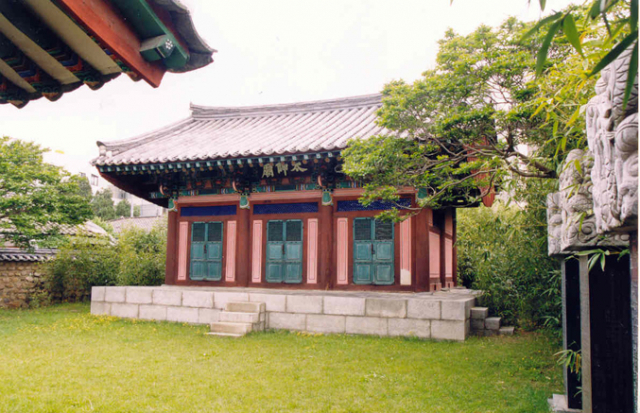 안동시 북후면 옹천리에 위치한 태사묘(太師廟). 고려의 개국공신 김선평, 권행, 장정필 공(公)의 위패를 모신 태사묘는 경상북도기념물 제15호로 지정되었다. 안동시 제공