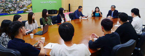 홍덕률 총장이 지난달 31일 청각장애 대학생연합회 