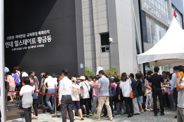 수성구 투기과열지구 지정으로 수성구뿐만 아니라 대구 전역 재건축 시장이 급격하게 얼어붙을 것이라는 우려가 나오고 있다. 지난 2015년 분양한 재건축 아파트로 평균 청약경쟁률 622.1대 1로 역대 최고 흥행을 기록한 