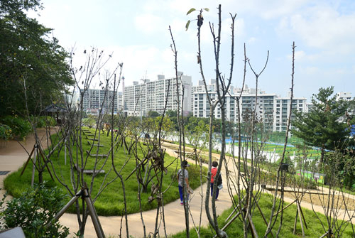10일 대구 앞산 강당골 입구에 조성된 