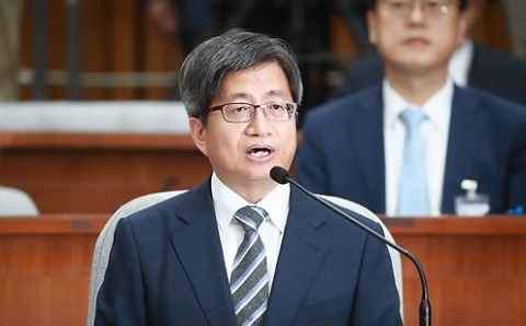 김명수 대법원장 후보자가 12일 오전 국회에서 열린 인사청문회에 출석해 답변하고 있다. 연합뉴스