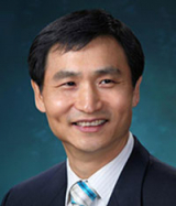 서울대 법대, 동 대학원(헌법 전공). 영국 브리스틀대 대학원 법학과 (환경법, 독점방지법 연구). 아리랑TV미디어 상임고문. 공주대학교 미디어 영상학부 객원교수. 전 KBS 국제부장, 전 TV조선 부국장