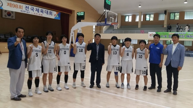 대구 효성여고 농구부가 제98회 전국체육대회 사전 경기로 펼쳐진 농구대회에서 13년 만에 동메달을 차지했다. 효성여고 농구부 제공