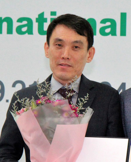 대통령상을 받은 이주환 애닉스(주) 대표. 마경대 기자