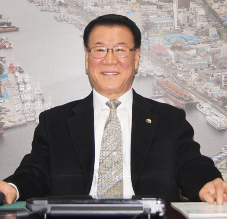 재경포항향우회장인 이종칠 동부성테크 대표는 재경포항향우회 임원만 20년째 맡고 있을 만큼 고향 사랑이 각별하다.