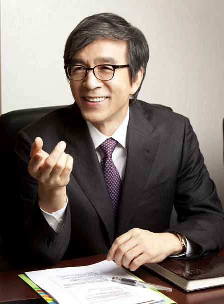 분자진단 분야의 세계 최고 원천기술을 보유하고 있는 (주)씨젠의 천종윤 대표가 분자 진단의 대중화와 이러한 것이 가능한 특화병원을 고향 경산에 세우겠다는 꿈을 피력하고 있다.