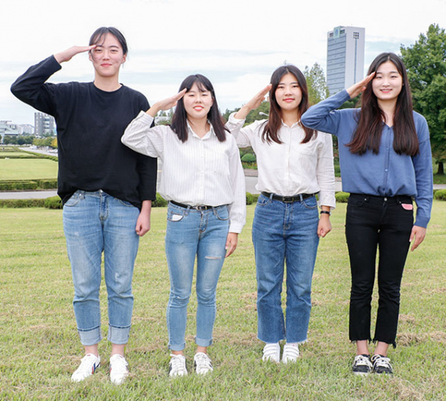 제58기 여성 ROTC 후보생으로 선발된 영남대 학생들. 왼쪽부터 윤세라