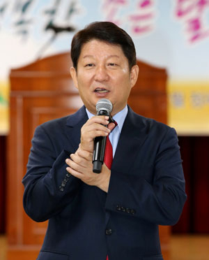 권영진 대구시장이 12일 시청 정례조회에서 