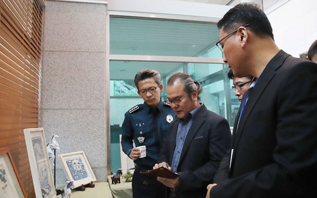 제72주년 경찰의 날을 맞아 칠곡경찰서 현관에서는 