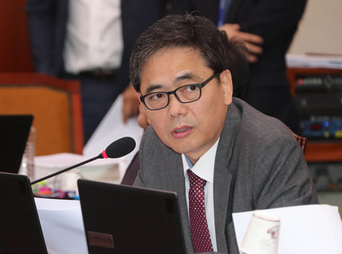 곽상도 자유한국당 국회의원이 19일 국회에서 열린 교육문화체육관광위원회 대한체육회