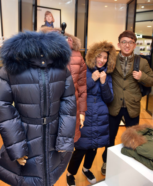 대대적인 겨울 상품 할인 판매에 나선 대구백화점 행사장. 대구백화점 제공