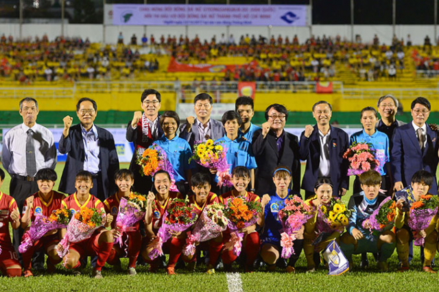 경상북도는 22일 베트남 호찌민 통낫 경기장에서 경북도-호찌민 친선 여자축구 경기를 개최했다. 경북도 제공