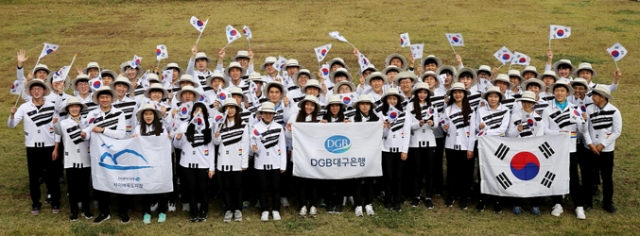 대구은행 신입사원들이 독도의 날(25일)을 맞아 독도수호 의지를 다지고 있다. 대구은행 제공