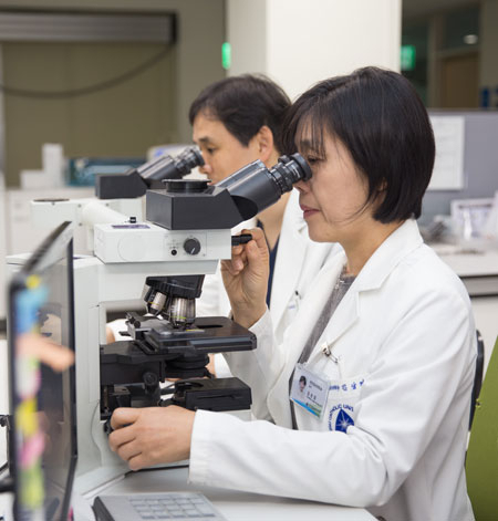 대구가톨릭대의료원이 최근 서울 외 지역 중 처음으로 임상 연구 분야의 세계 최고 인증기구인 피험자보호프로그램인증협회(AAHRPP)의 전면 인증을 획득했다. 대구가톨릭대의료원 제공